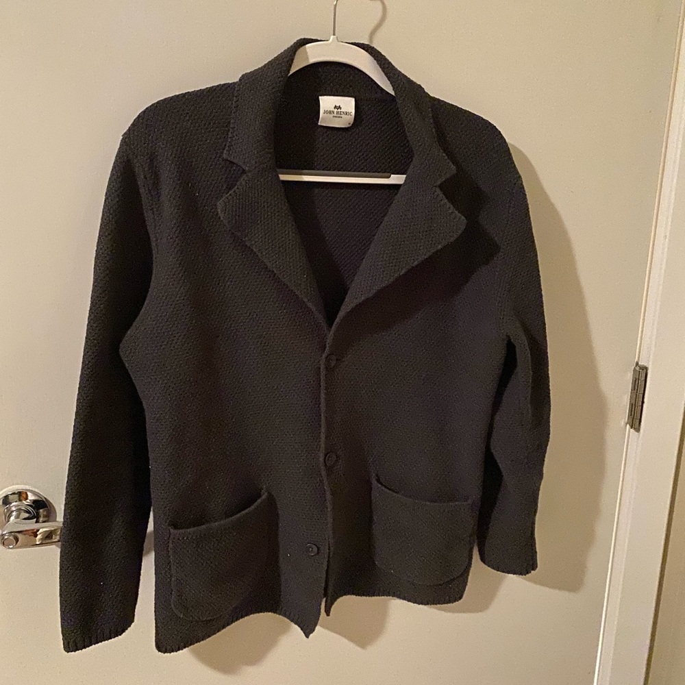 Metal gun grey sweater in sports coat style.